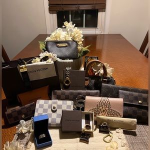 🎉🎊 MORE ITEMS COMING SOON!🎉🎊